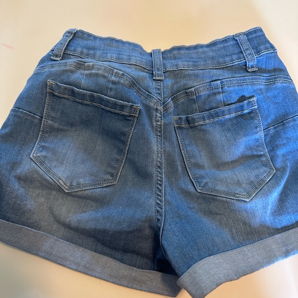 Shorts - Picture 2 of 3